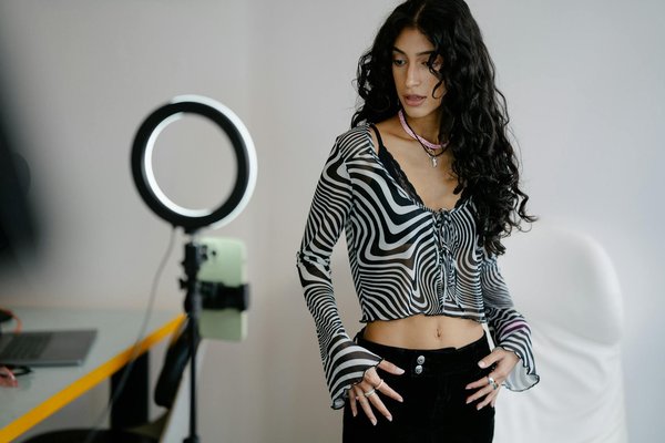 Soldes et promotions pour femmes quels vêtements acheter cette saison pour moins cher